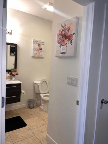 Stylish W/patio By Italian Market Apartment