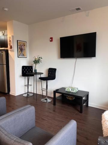 Apartment Stylish W/patio By Italian Market