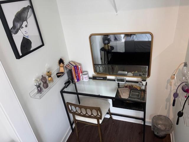 Apartment Stylish W/patio By Italian Market *
